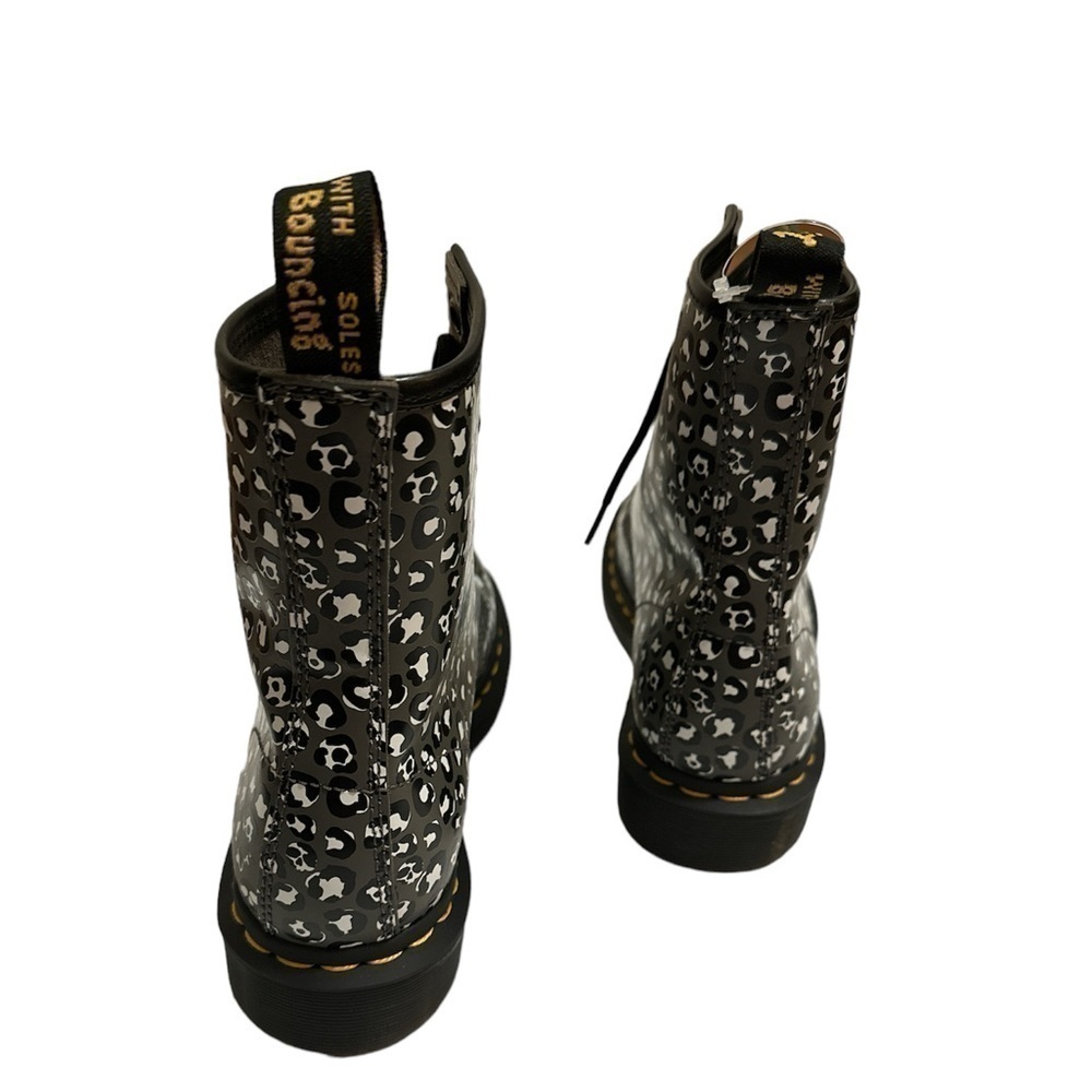Dr. Martens 1460 Women’s Leopard Smooth Leather Lace Up Boot Combat Boots Size 7 - Picture 3 of 8